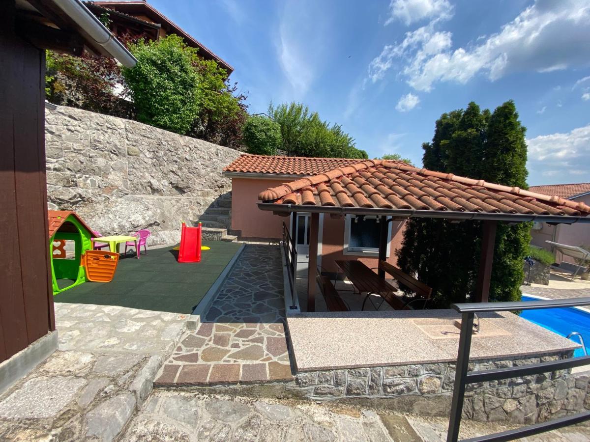 Holiday House Pasjak Sapjane Esterno foto